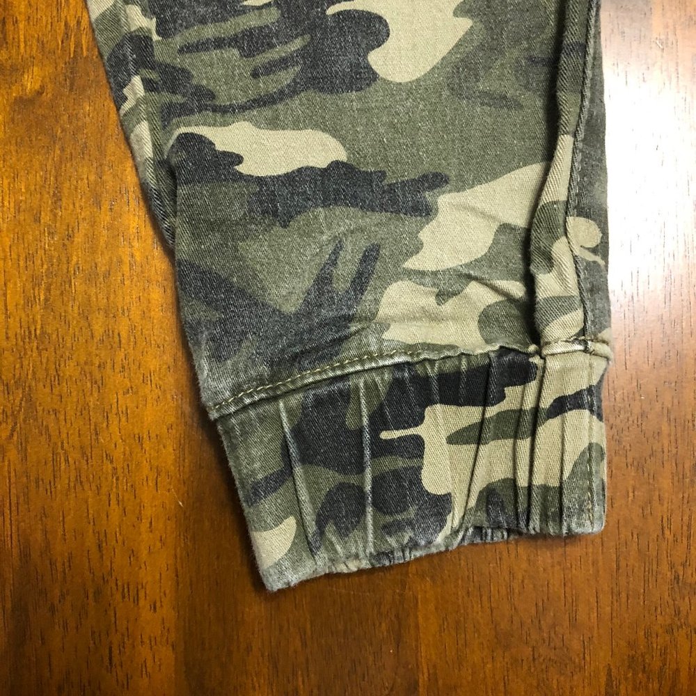 Camo Cargo Joggers - Picture 7 of 8